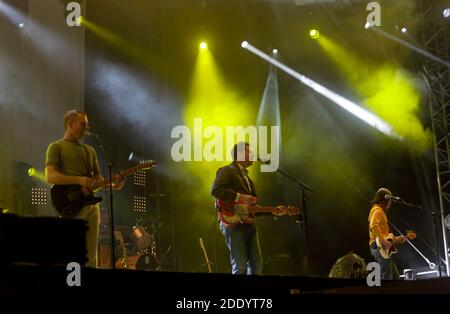 Mitglieder der Gruppe Belle & Sebastian, Durchführung auf der Hauptbühne während der OnBlackheath Music Festival 2016 Stockfoto