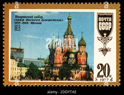 MOSKAU, RUSSLAND - 20. NOVEMBER 2020: Die in der Sowjetunion gedruckte Briefmarke zeigt die Basilius-Kathedrale, Moskau, Russische Kunstserie, um 1977 Stockfoto