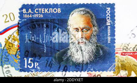 MOSKAU, RUSSLAND - 20. NOVEMBER 2020: Briefmarke gedruckt in Russland gewidmet 150. Geburtstag v.a. Steklow (1864–1926), Wissenschaftler, russischer SC Stockfoto