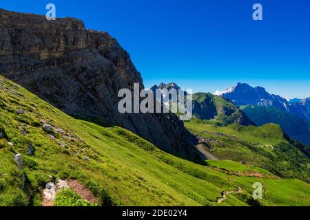 Berghütte nuvolau bei Passo Giau, Dolomiten im Frühling Stockfoto