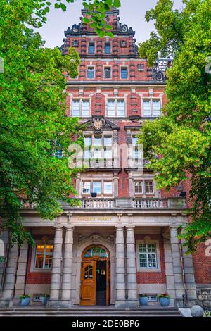 Szczecin, Polen, Juni 2019 der Eingang zur Maritimen Universität von Szczecin, genannt Akademia Morska, ist eine öffentliche Universität, die 1947 gegründet wurde Stockfoto