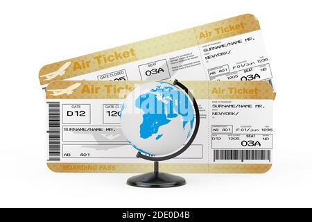 Schalter Earth Globe vor zwei Golden Business oder First Class Airline Boarding Pass Fly Air Tickets auf weißem Hintergrund. 3d-Rendering Stockfoto