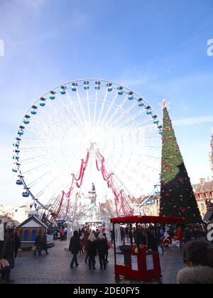 Weihnachtsmarkt in Nordfrankreich beliebt bei Briten wegen Eurostar Zug Unterhaltung gehören Jahrmarkt Konzerte Ausstellungen und Santa Clause Stockfoto