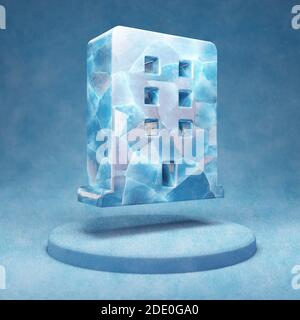 Symbol „Gebäude“. Cracked blau Ice Building Symbol auf blauem Schnee Podium. Social Media Symbol für Website, Präsentation, Design-Template-Element. 3D-Rendering. Stockfoto