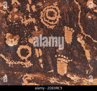 Zeitung Rock, Monticello, Utah, USA - 15. Mai 2018: Felszeichnungen bei Newspaper Rock an der UT 211 in der Nähe von Monticello, Utah, USA Stockfoto