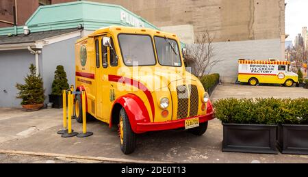 Panorama des alten DIVCO Elmhust Milchwagens in Brooklyn New York City Stockfoto