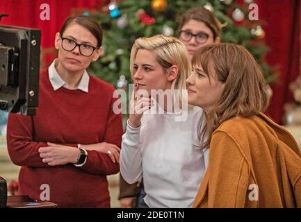 GLÜCKLICHSTE SAISON 2020 Sony Pictures veröffentlicht Film mit Clea Duvall, Kristen Stewart und Mackenzie Davis auf der rechten Seite. Stockfoto