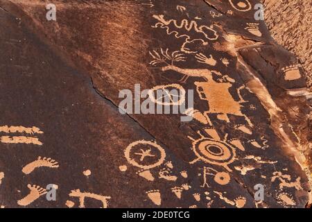 Zeitung Rock, Monticello, Utah, USA - 15. Mai 2018: Felszeichnungen bei Newspaper Rock an der UT 211 in der Nähe von Monticello, Utah, USA Stockfoto