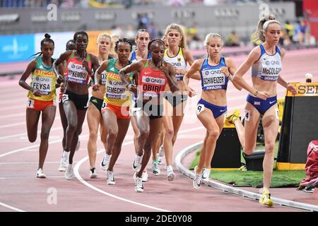 Eilish McColgan (GBR), Karissa Schweizer (USA), Hellen Obiri (KEN), Tsehay Gemechu. 5000 Meter Frauen Finale. IAAF Leichtathletik-Weltmeisterschaften, Doha Stockfoto