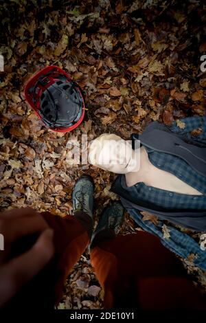 Reanimationstraining während des Intensivkurses erste Hilfe in der Wildnis in Europa Stockfoto
