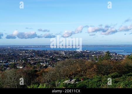 Blick auf Küste von Dublin und Dun Laoghaire aus Killiney Hill, Irland Stockfoto