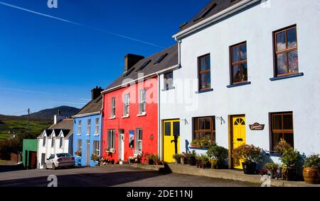 Bemalte Häuser in Eyeries, Beara, Co. Cork, Irland Stockfoto