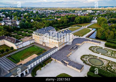 Luftbild Schloss Augustusburg, UNESCO Weltkulturerbe, Bruhl, Nordrhein-Westfalen, Deutschland, Europa Stockfoto