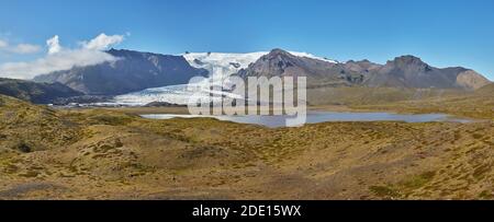 Ein sich zurückziehende Gletscher, der aus dem Vatnajokull-Eis fließt, im Skaftafell-Nationalpark, im Süden Islands, Polarregionen Stockfoto