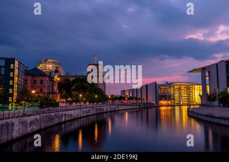 Spree bei Nacht Stockfoto