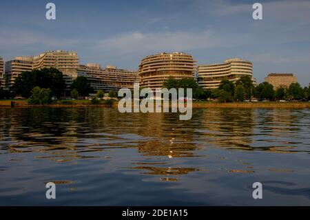 Washington DC --Aug 18, 2018; Blick auf die ikonischen Watergate Apartment Gebäude entlang des Potomac Flusses in der Nations Capitol Stockfoto