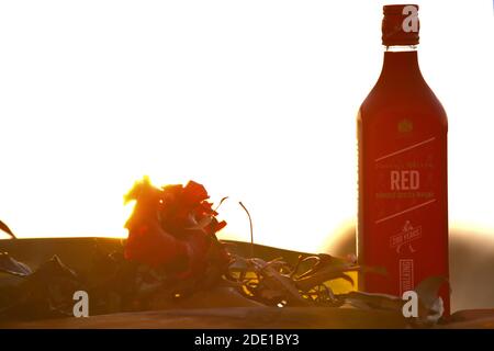 Johnnie Walker Red Label. Genuss bei Sonnenuntergang Stockfoto