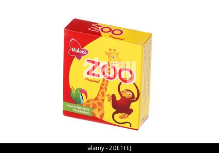 Stockholm, Schweden - 15. November 2020: Eine kleine Box mit Cloetta Malaco Zoo Süßigkeiten für den schwedischen Markt im Jahr 2020 produziert. Stockfoto