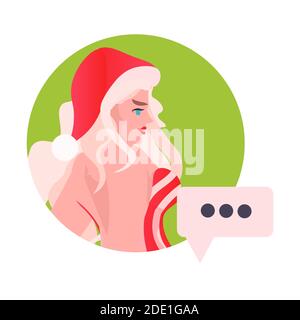 santa Frau Gesicht Avatar mit Chat Blase Neujahr weihnachten Feiertage Feier online Kommunikation Konzept Porträt Vektor Illustration Stock Vektor