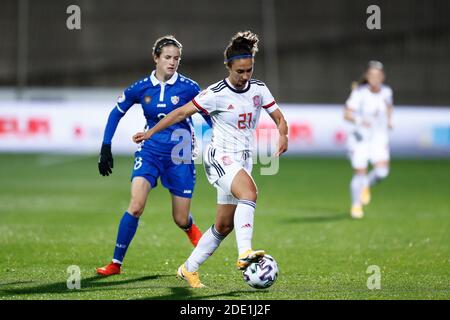 Nahikari Garcia aus Spanien und Anastasia Sivolobova aus Moldawien während der UEFA Women&#039;s Euro 2022, Qualifying Group D footbal / LM Stockfoto