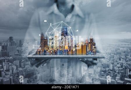 Netzwerktechnologie, Augmented Reality sowie Smart City- und Big-Data-Technologie Stockfoto