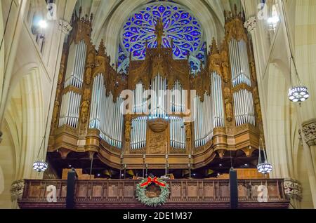 Riesiges Instrument für seltene Pfeifenorgeln in der St. Patrick's Cathedral in Manhattan, New York City, USA Stockfoto