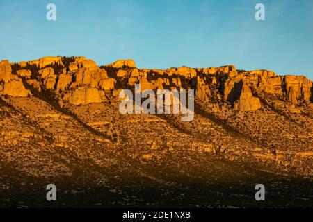 Pryor Mountains vom südlichen Eingang zum Bighorn Canyon National Recreation Area aus gesehen, in der Nähe von Lovell, Wyoming, USA Stockfoto