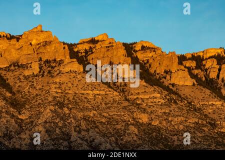 Pryor Mountains vom südlichen Eingang zum Bighorn Canyon National Recreation Area aus gesehen, in der Nähe von Lovell, Wyoming, USA Stockfoto