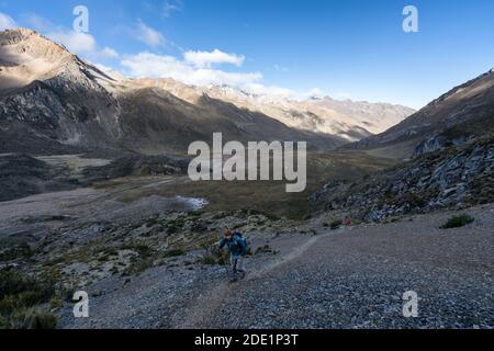 Wandern in der Cordillera Huayhuash Bergkette in Peru Stockfoto