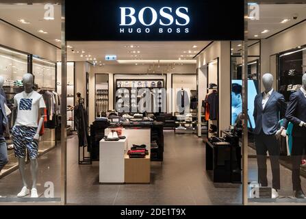 Hongkong, China. November 2020. Logo der deutschen Bekleidungsmarke Hugo Boss in Hongkong. Kredit: SOPA Images Limited/Alamy Live Nachrichten Stockfoto