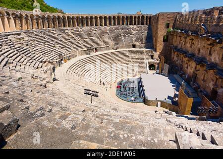 Aspendos, Provinz Antalaya, Türkei. Das römische Theater, erbaut im 16.Chr. vom griechischen Architekten Zeno. Es kann 12,000 Platz und ist noch in Gebrauch t Stockfoto