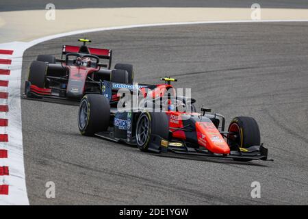 Sakhir, Bahrain. November 2020. 15 Drugovich Felipe (BRA), MP Motorsport, Dallara F2 2018, 04 Ilott Callum (gbr), Uni-Virtuosi, Dallara F2 2018, Aktion beim 11. Lauf der FIA Formel-2-Meisterschaft 27 vom 29. Bis 2020. November 2020 auf dem Bahrain International Circuit, in Sakhir, Bahrain - Foto Florent Gooden / DPPI / LM Credit: Gruppo Editoriale LiveMedia/Alamy Live News Stockfoto