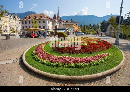 MERAN, ITALIEN, 13. SEPTEMBER 2020 - Blick auf die Bergstadt Meran, Südtirol, Italien Stockfoto