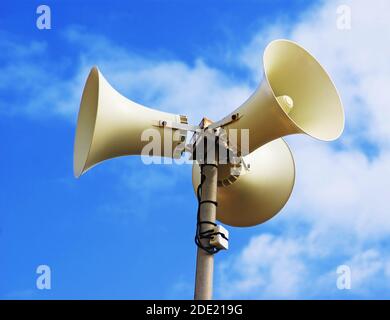 Lautsprecher auf weißem Hintergrund. Stockfoto