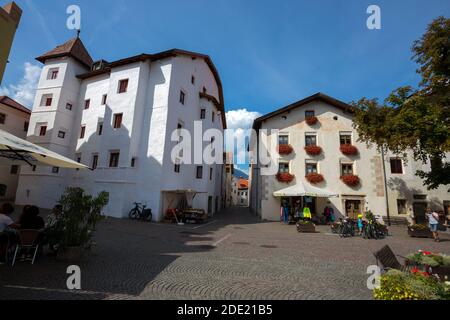 GLURNS, ITALIEN, 11. SEPTEMBER 2020 - Blick auf die Stadt Glurns, Provinz Bozen, Südtirol, Italien Stockfoto