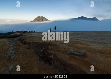 Der Blick vom Gipfel des Ijen Kraters Stockfoto