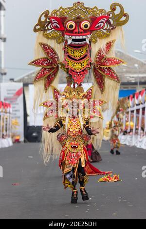 Jember Fashion Carnaval (JFC) ist ein jährliches Kostümfestival in der Stadt Jember, Ost-Java, Indonesien. Stockfoto