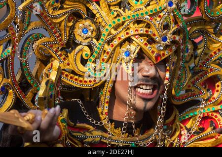 Jember Fashion Carnaval (JFC) ist ein jährliches Kostümfestival in der Stadt Jember, Ost-Java, Indonesien. Stockfoto