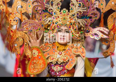 Jember Fashion Carnaval (JFC) ist ein jährliches Kostümfestival in der Stadt Jember, Ost-Java, Indonesien. Stockfoto