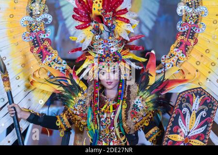 Jember Fashion Carnaval (JFC) ist ein jährliches Kostümfestival in der Stadt Jember, Ost-Java, Indonesien. Stockfoto