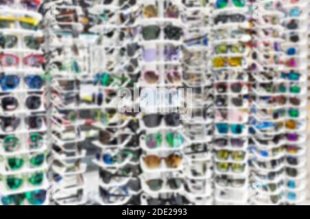 Verschwommene Optik Schaufenster mit Brille für das Sehen mit einem großen Auswahl der Rahmen Stockfoto