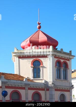 Die Schönheit von Portugal - Rosa Markthalle in Loule in der Nähe Albufeira Stockfoto