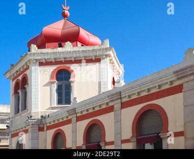 Die Schönheit von Portugal - Rosa Markthalle in Loule in der Nähe Albufeira Stockfoto