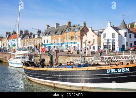 Anstruther Harbour Fischerboote und Yachten im schottischen Küstenhafen Anstruther Fife Schottland East Neuk of Fife UK GB Europe Stockfoto