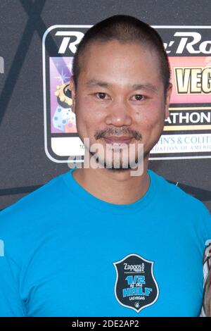 **DATEI FOTO** der ehemalige Zappos CEO Tony Hsieh, ist am 46 verstorben. LAS VEGAS, NV - November 17: Tony Hsieh beim Las vegas Rock n Rol Marathon in Las Vegas, Nevada. Quelle: Erik Kabik Fotografie/MediaPunch. Stockfoto