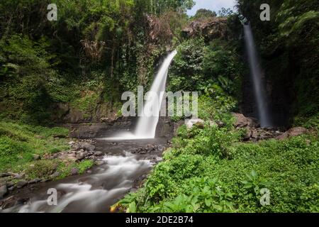 Tirto Kemanten Wasserfall im Dorf Wonorejo, Bezirk Banyuwangi. Stockfoto