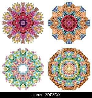 Handgemaltes Kunstdesign. Farbe handgezeichnete Illustration Set von 4 Mandalas für die Dekoration Stock Vektor