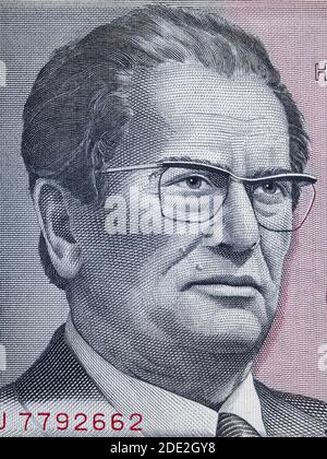 Josip Broz Tito Porträt über Jugoslawien 5000 dinara (1985) Banknote Nahaufnahme Makro, Führer der jugoslawischen kommunistischen Revolutionär, Präsident von Jugoslawien. Stockfoto