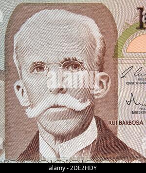 Rui Barbosa (1849 - 1923) Porträt über Brasilien 10 cruzados (1987) Banknote Nahaufnahme. Berühmter brasilianischer Politiker, Diplomat, Universalgelehrter. Stockfoto