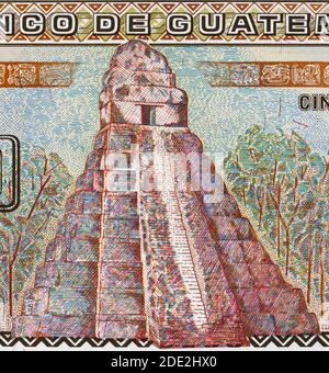 Tikal Tempel I auf halber Quetzal (1998) Guatemala Banknote, guatemaltekisches Geld Nahaufnahme Stockfoto